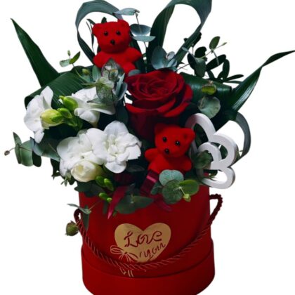 Cutie cu flori, ursuleți și inimi