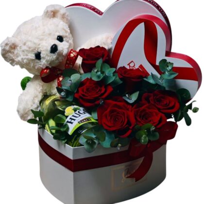 Inimă cu flori, ursuleț, șampanie și ciocolată