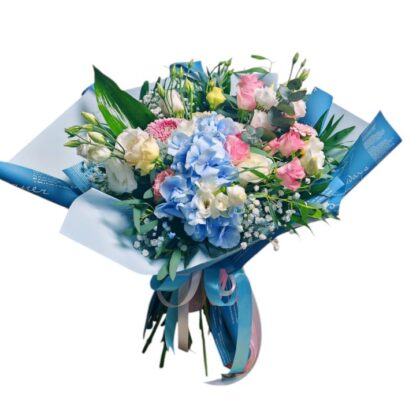 Buchet Floral Rafinant cu Hortensie și Trandafiri