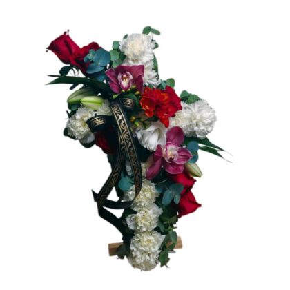 Cruce funerară din flori naturale