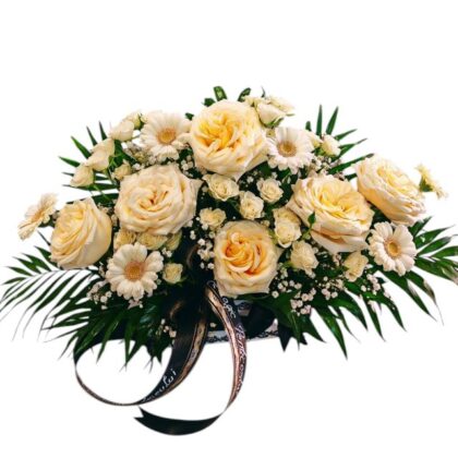 Aranjament funerar elegant cu trandafiri și gerbera