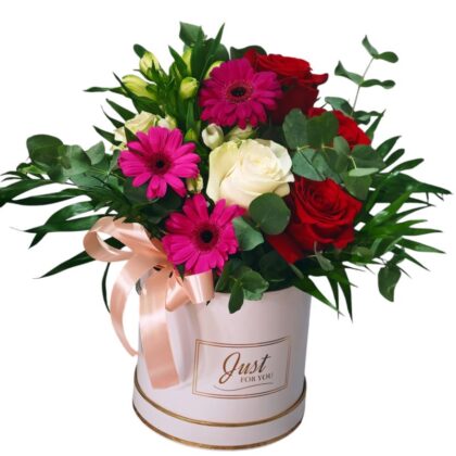 Aranjament floral rafinat în cutie decorativă