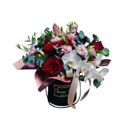 Trandafiri și Orhidee în Aranjament Floral