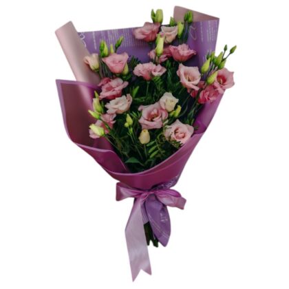 Buchet lisianthus roz cu frunze verzi