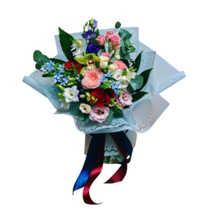 Buchet Romantic cu Flori Mixte și Orhidee