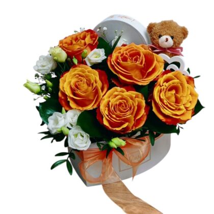 Aranjament floral  cu ursuleț de pluș