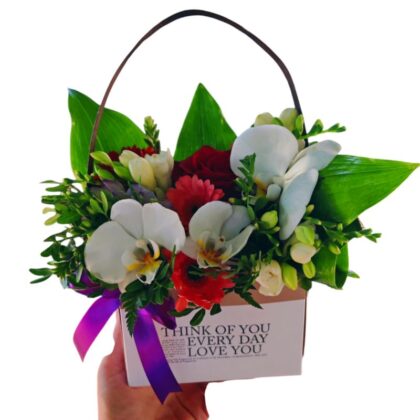 Aranjament minimalist cu orhidee