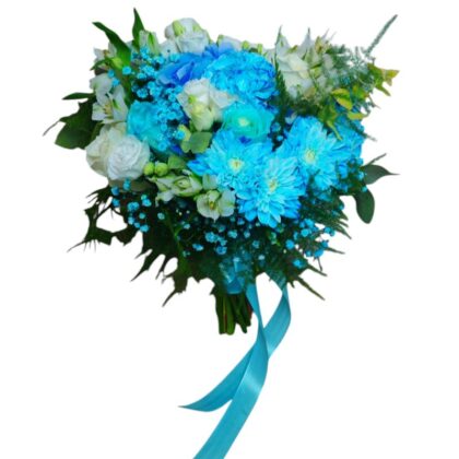 Buchet de cununie în nuanțe alb–ivory și blue