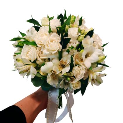 Buchet elegant din miniroze, alstroemeria si frezii