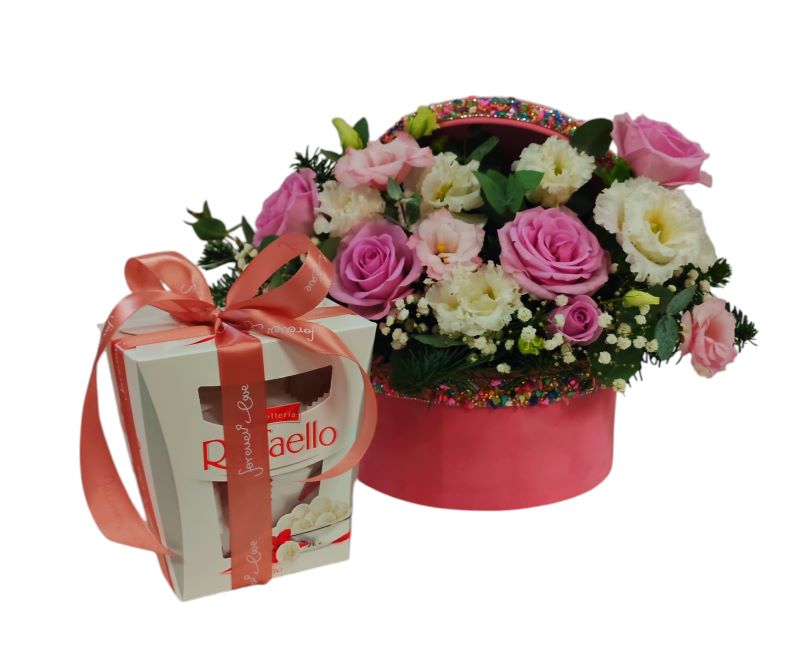 Cutie Roz cu Trandafiri și Raffaello