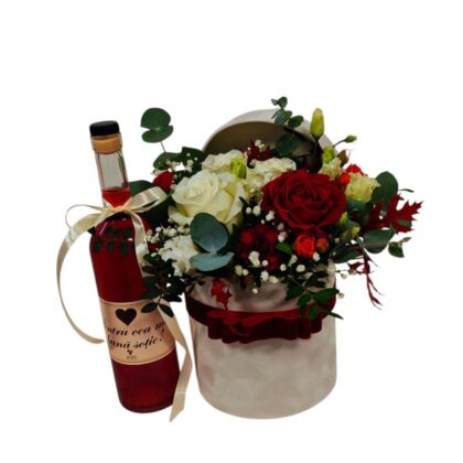 Cutie Cadou Elegantă cu Flori și Vin Personalizat
