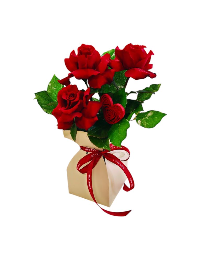 Aranjament floral cu trei trandafiri