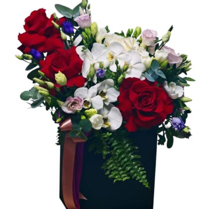 Cutie Florală Premium cu Orhidee, Trandafiri și Frezii