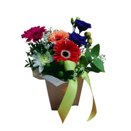 Aranjament Minimalist cu Lisianthus și Minigerbera